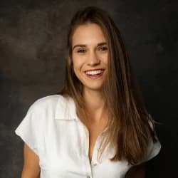 Gombkötő Emma